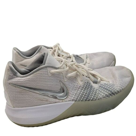Nike Mens Kyrie Flytrap Sneakers White Metallic Silver Size 9 Basketball Shoes - Picture 2 of 9